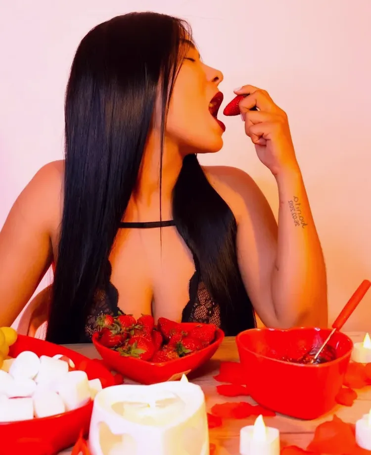 Daniela, 35
