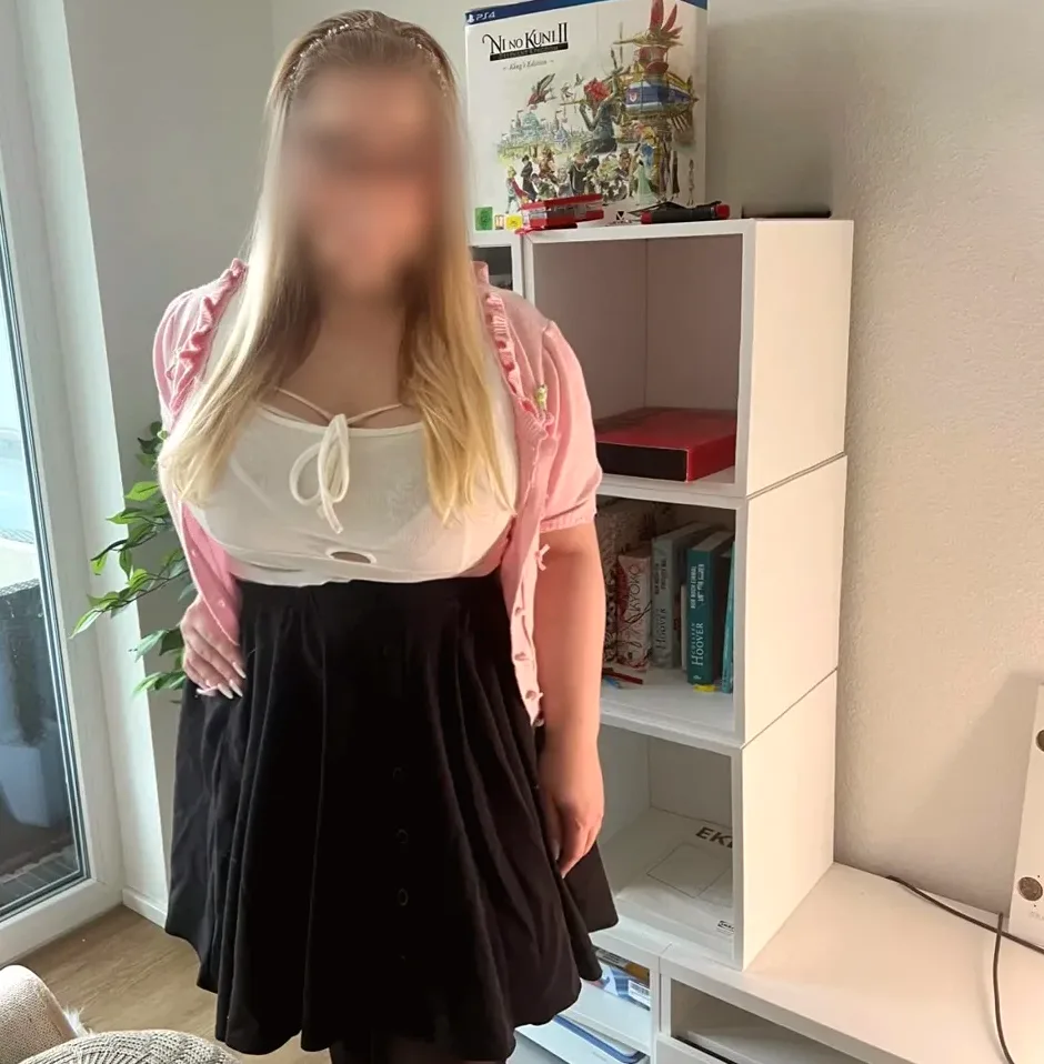 Emily, 32
