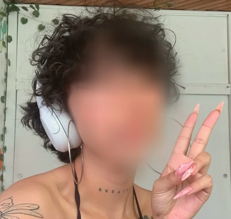 Emma, 26