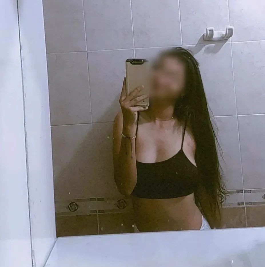Melanie, 22