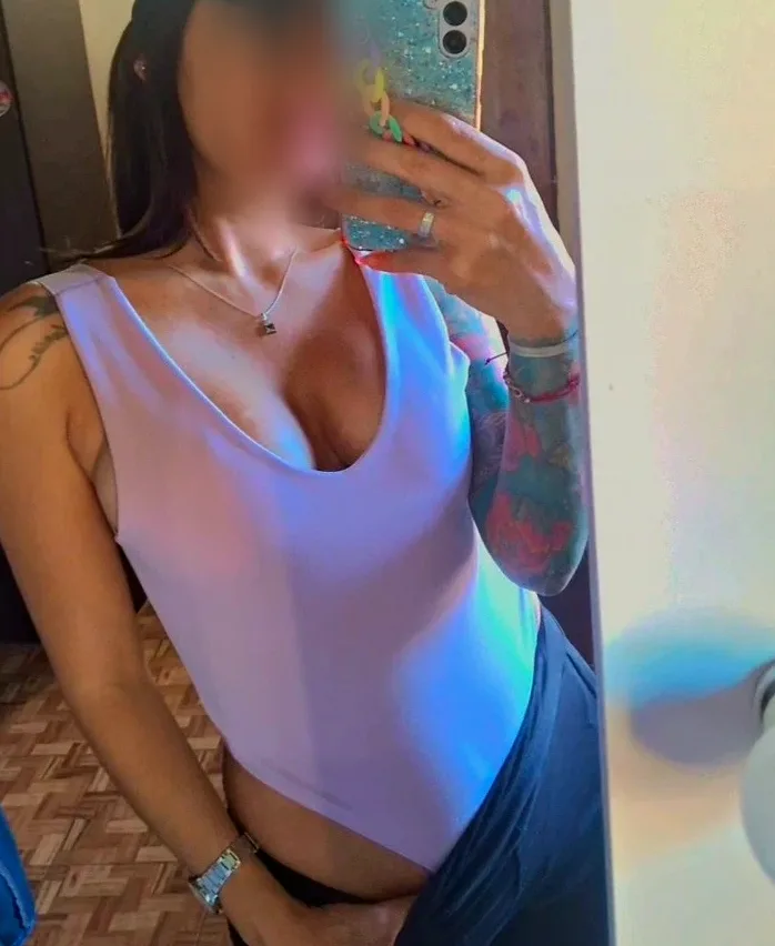 Mia, 37