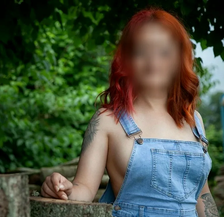 Selina, 33
