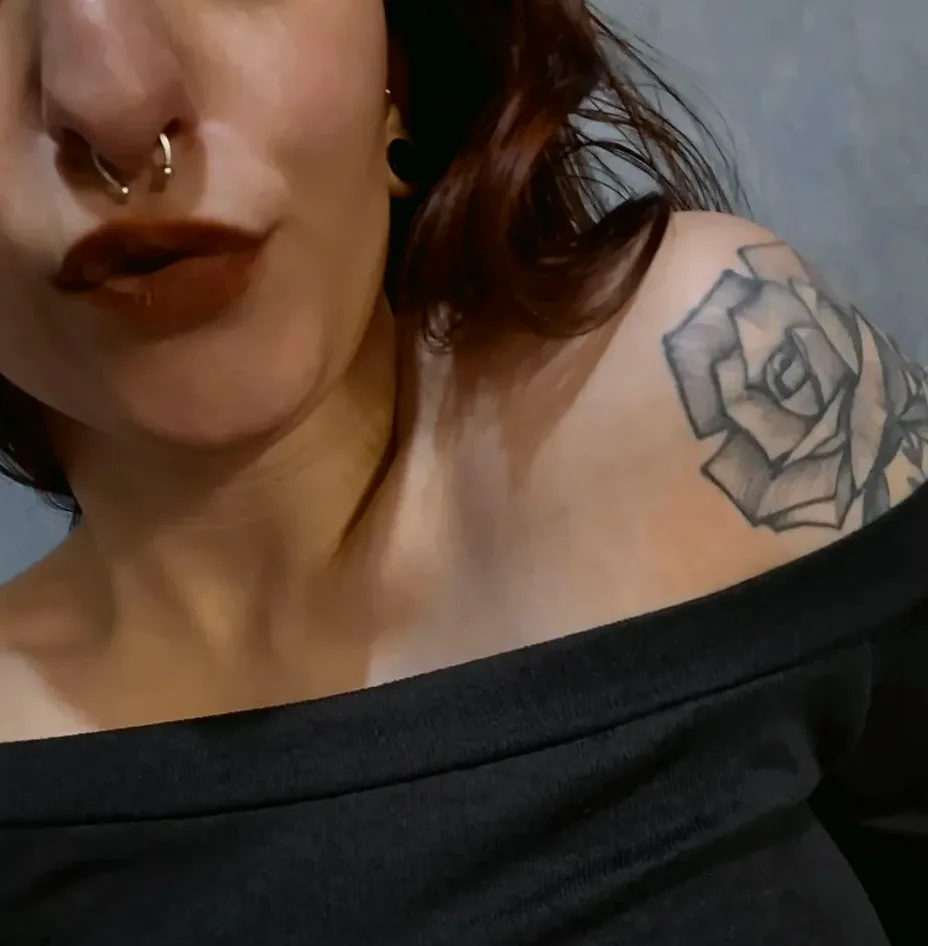 Sina, 34
