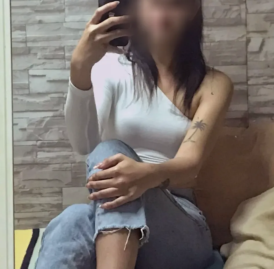 Thea, 32