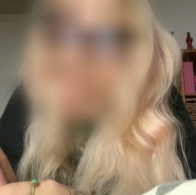 Vanessa, 23